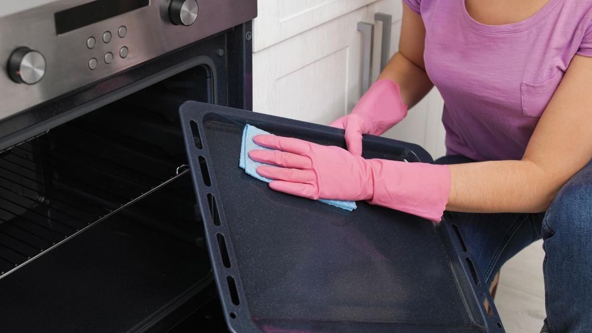 BANDEJAS HORNO | ¿Cómo limpiar la bandeja del horno? El truco superfácil que la dejará como nueva en minutos
