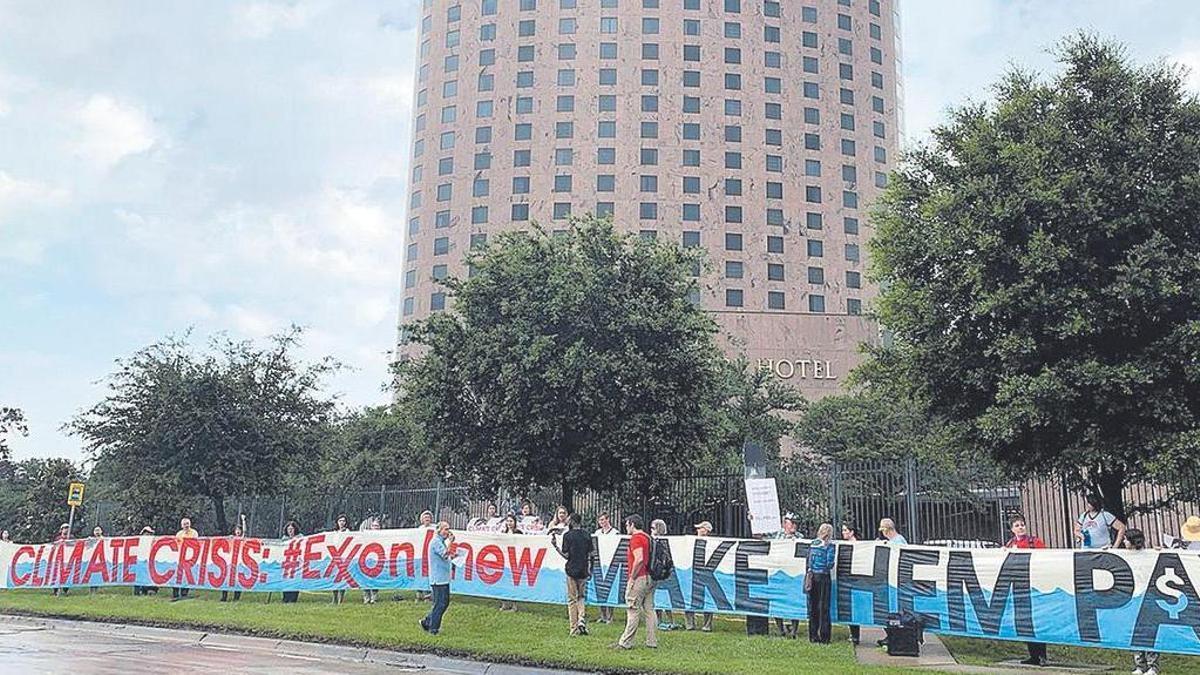Acte de protesta contra Exxon durant una convenció de l'empresa petroliera