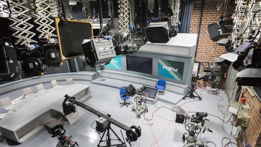 Quince de las 32 bolsas temporales de À Punt no son paritarias