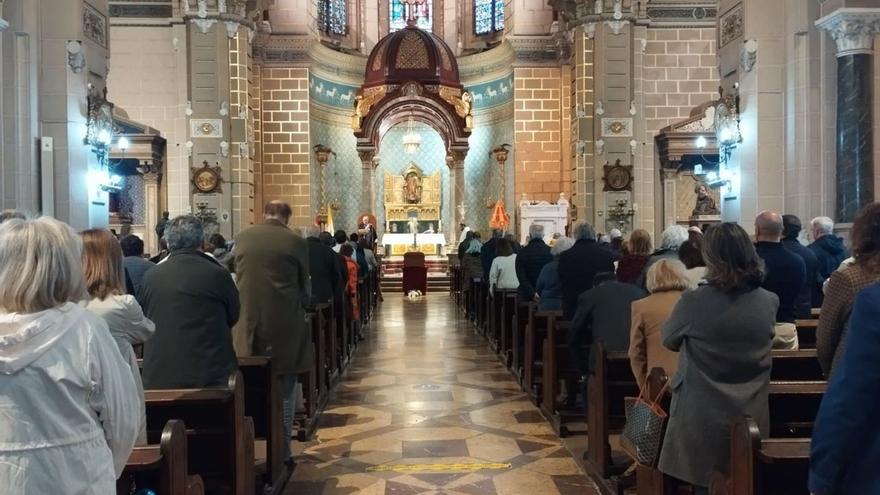 Asistentes al funeral en la basílica de San Juan. | F. V.