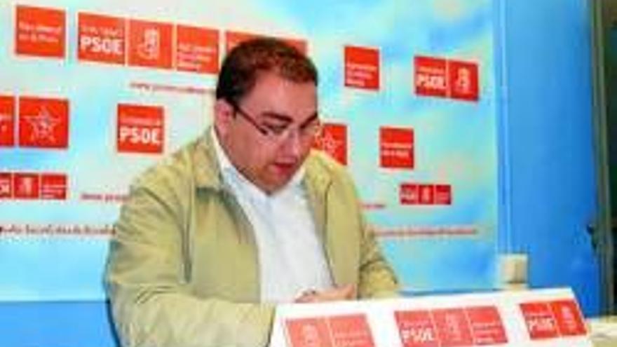 El PSOE denuncia contratos irregulares en el ayuntamiento