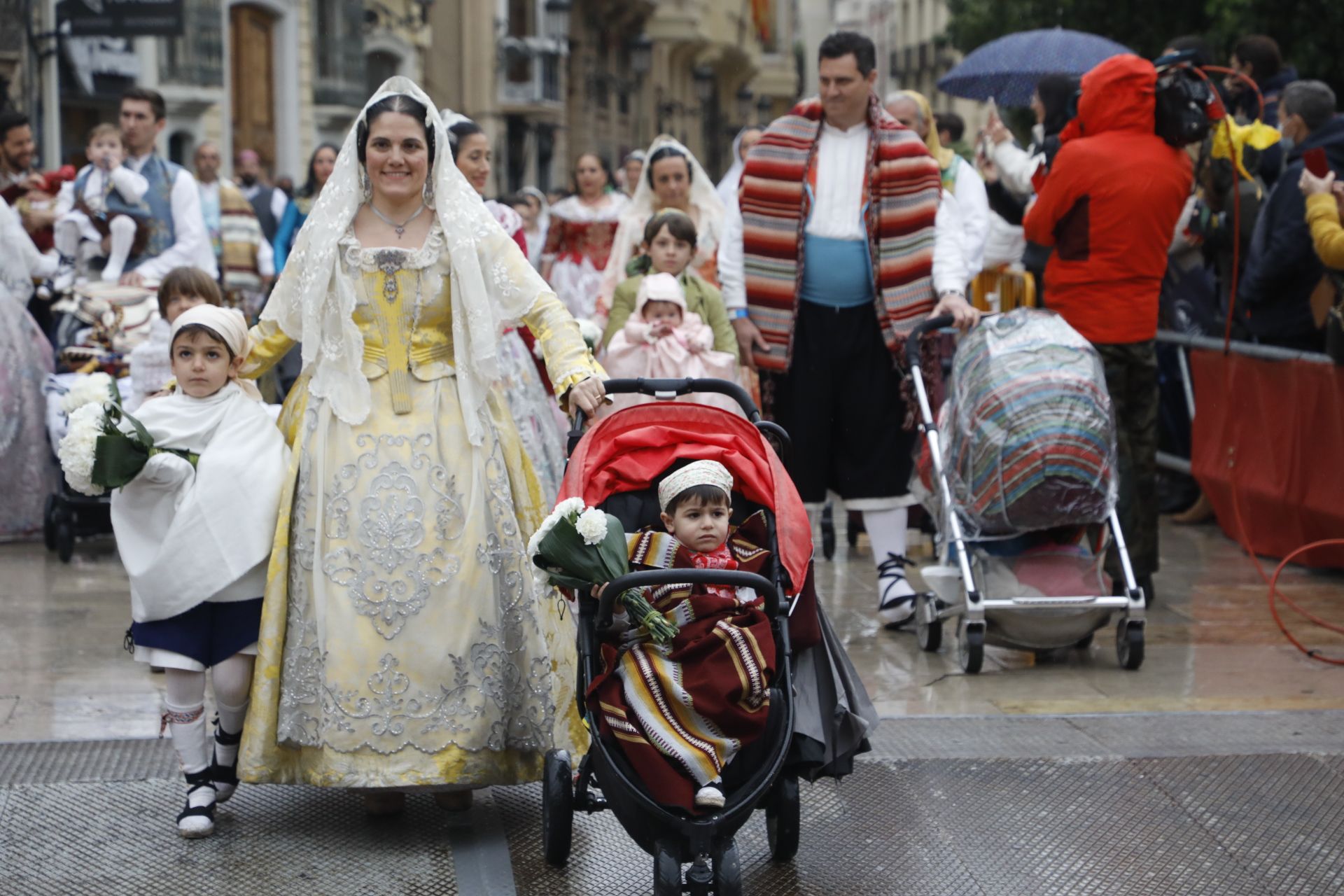 Búscate en el primer día de ofrenda por la calle de Quart (entre las 17:00 a las 18:00 horas)