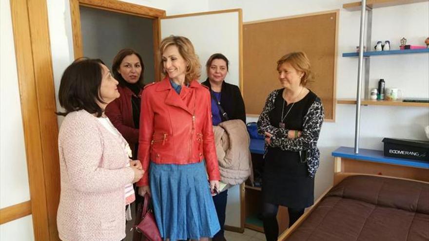 La delegada de Educación visita el Centro de Menores Juan de Mairena