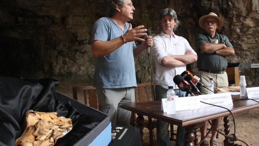 Jordi Rosell, Dionís Guiteres i Eudald Carbonell.