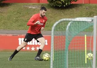 El vestuario del Sporting de Gijón tras el bache y los seis puntos con el play-off: "Aquí no se rinde ni Dios"