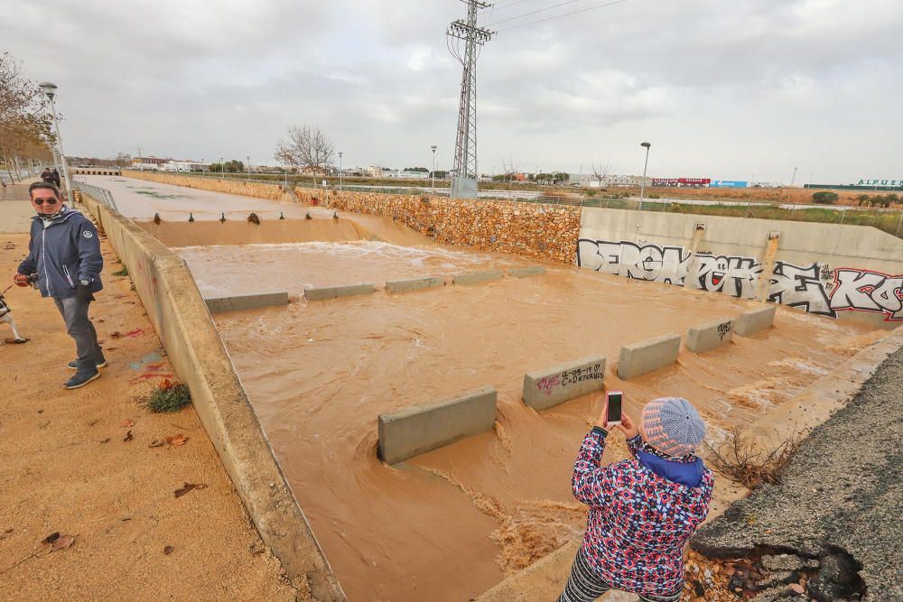 Los pluviómetros han recogido más de cien litros por metro cuadrado en Pilar de la Horadada tras el paso de la borrasca Gloria