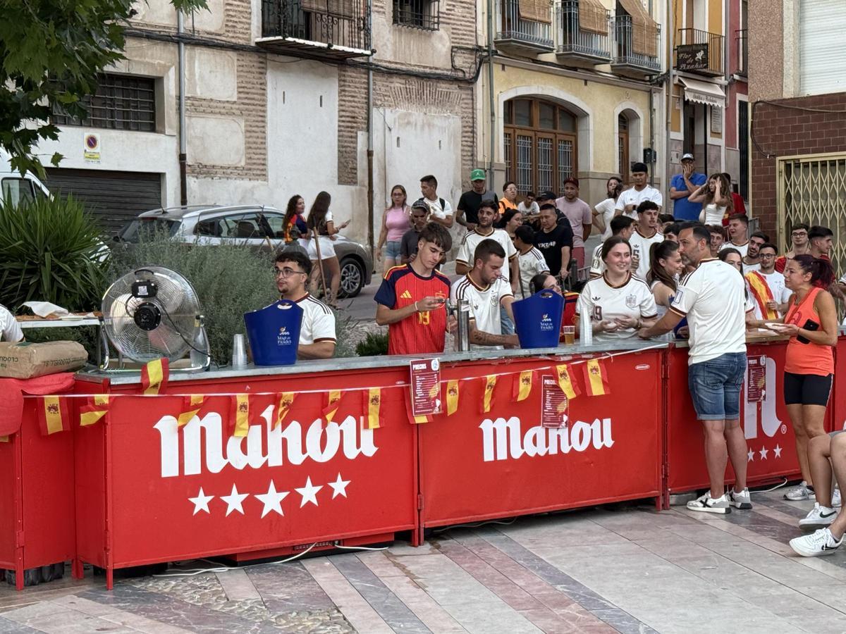 Barras instaladas en la Plaza San Juan de la Cruz de Caravaca.