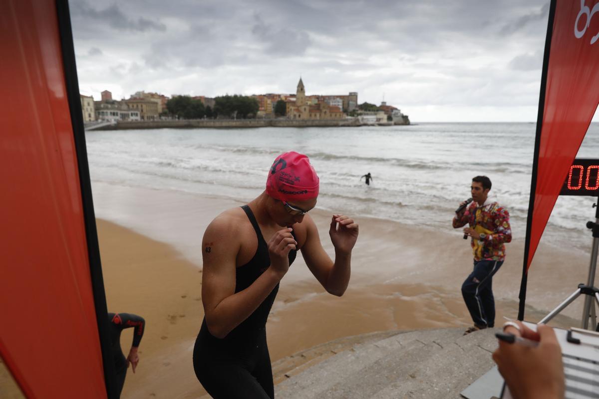 En imágenes: Travesía a nado por el día de San Pedro en Gijón En imágenes: Travesía a nado por el día de San Pedro en Gijón
