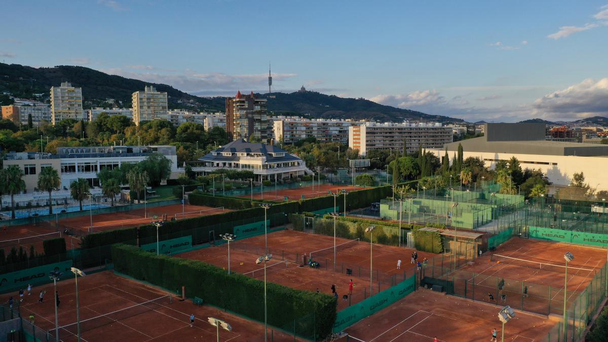 El tenis es uno de los deportes estrella de David Lloyd Club Turó, que cuenta con 12 pistas