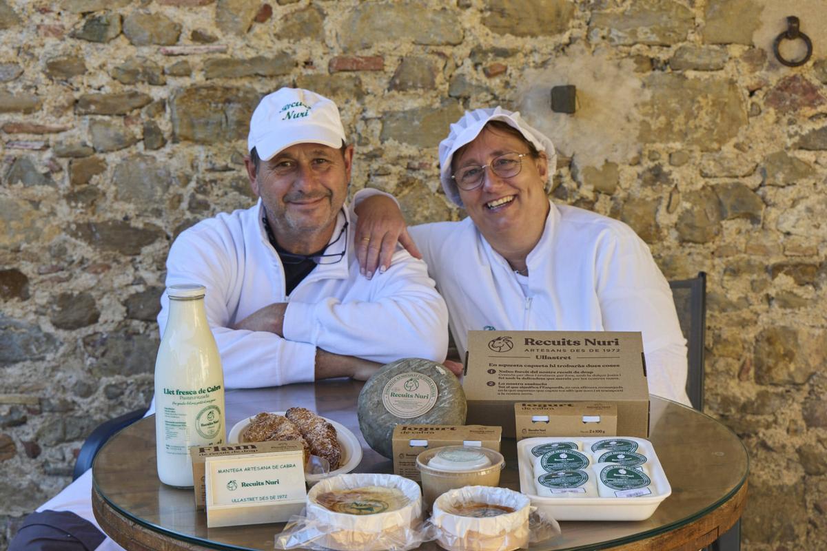 Jordi Feliu i Nuri Parals amb productes de Recuits Nuri.