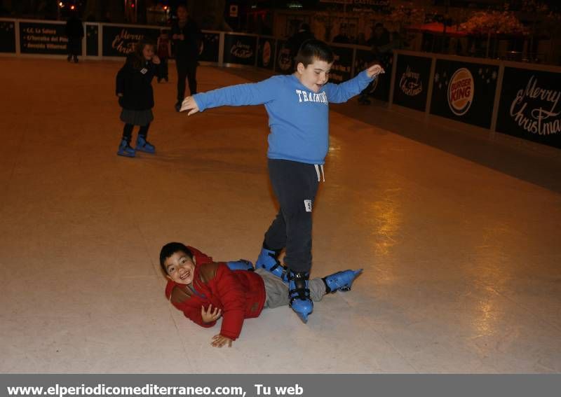 GALERÍA DE FOTOS -- Diversión sin límite en la pista de hielo ecológica