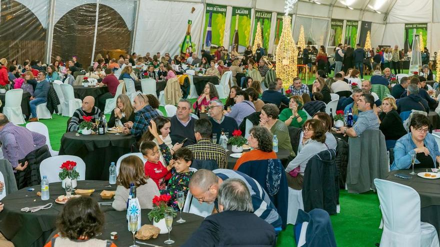 Asistentes á X Festa do Espumoso disfrutan da noite.  | //D.P. / ANXO GUTIÉRREZ