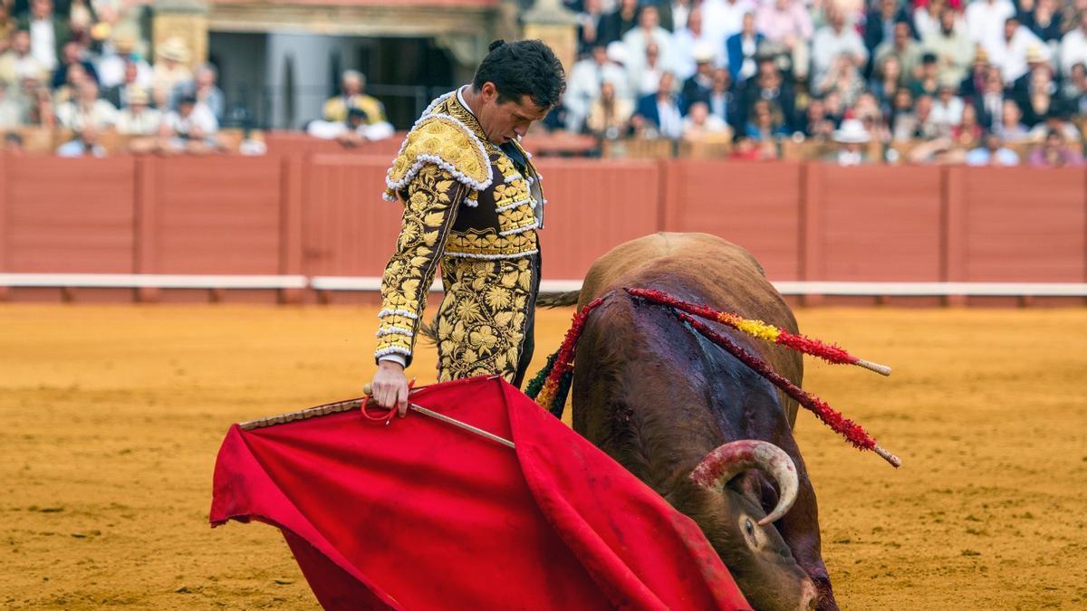 Daniel Luque hace valer su maestría ante los desfondados ‘juanpedros’ de Sevilla