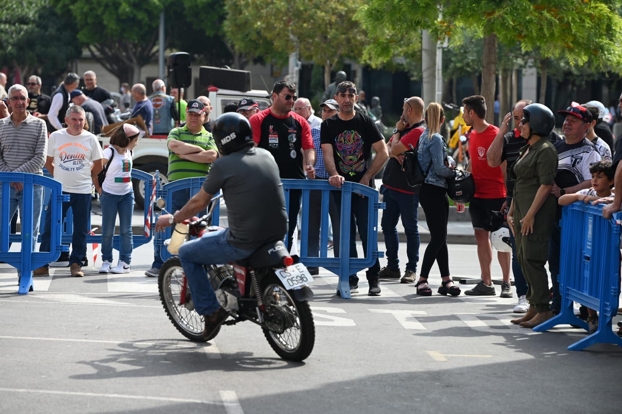 Exposición de motos clásicas y de competición en Almassora