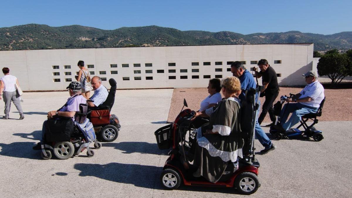 Varias personas en sillas de ruedas, en Córdoba.
