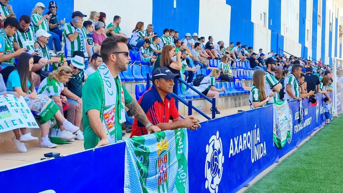 Aficionados del Córdoba CF en el Vivar Téllez de Vélez.