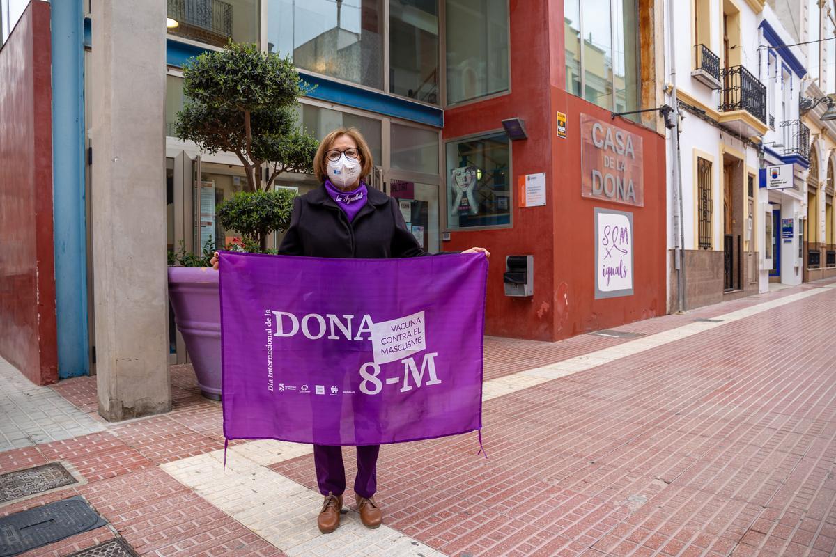 Banderas en Mislata por la igualdad y en contra del machismo