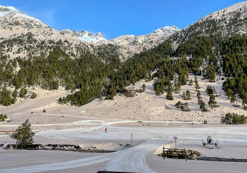 La pols sahariana tenyeix de marró el Pirineu