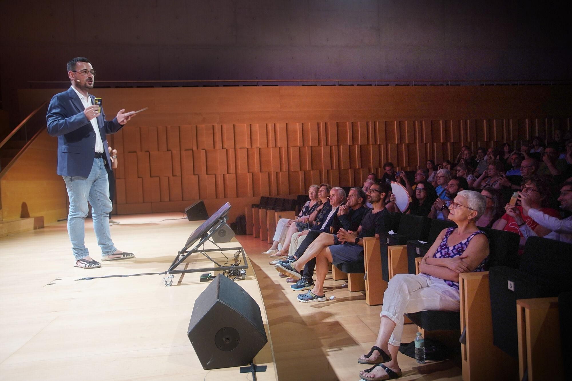 Girona Auditori alcalde de Girona, Lluc Salellas,conferència balanç meitat de mandat propostes pels pròxims dos anys