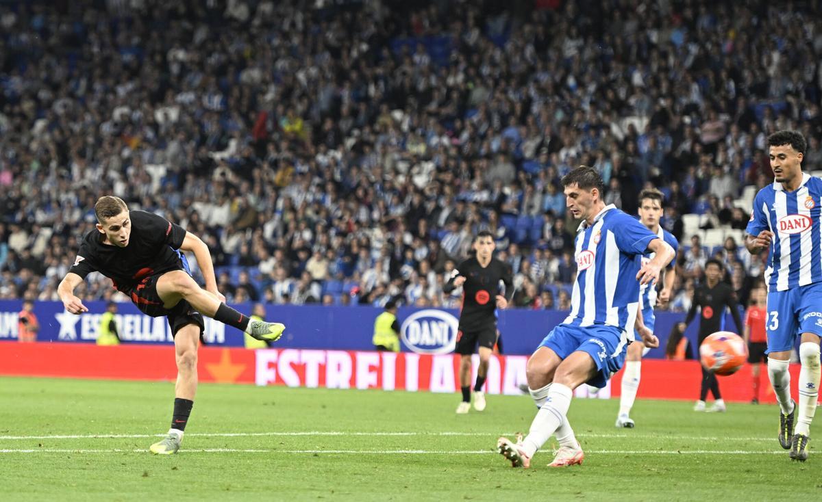 Cornellà El Prat. 15.05.2025. Deportes.   Fermín anota el segundo gol durante  el partido de liga entre el RCD Espanyol y el FC Barcelona en el RCD Estadium. Fotografía de Jordi Cotrina