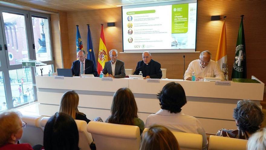 ena' en un acto con González Pons y Morata