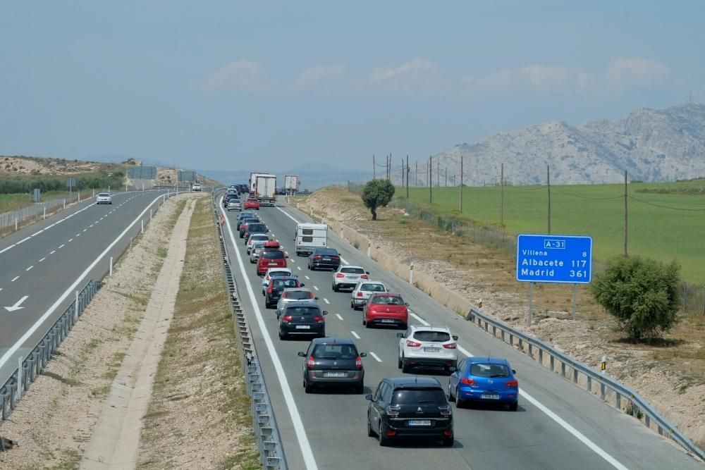 Una colisión entre dos vehículos a la altura de Monforte del Cid ha obstaculizado el tráfico