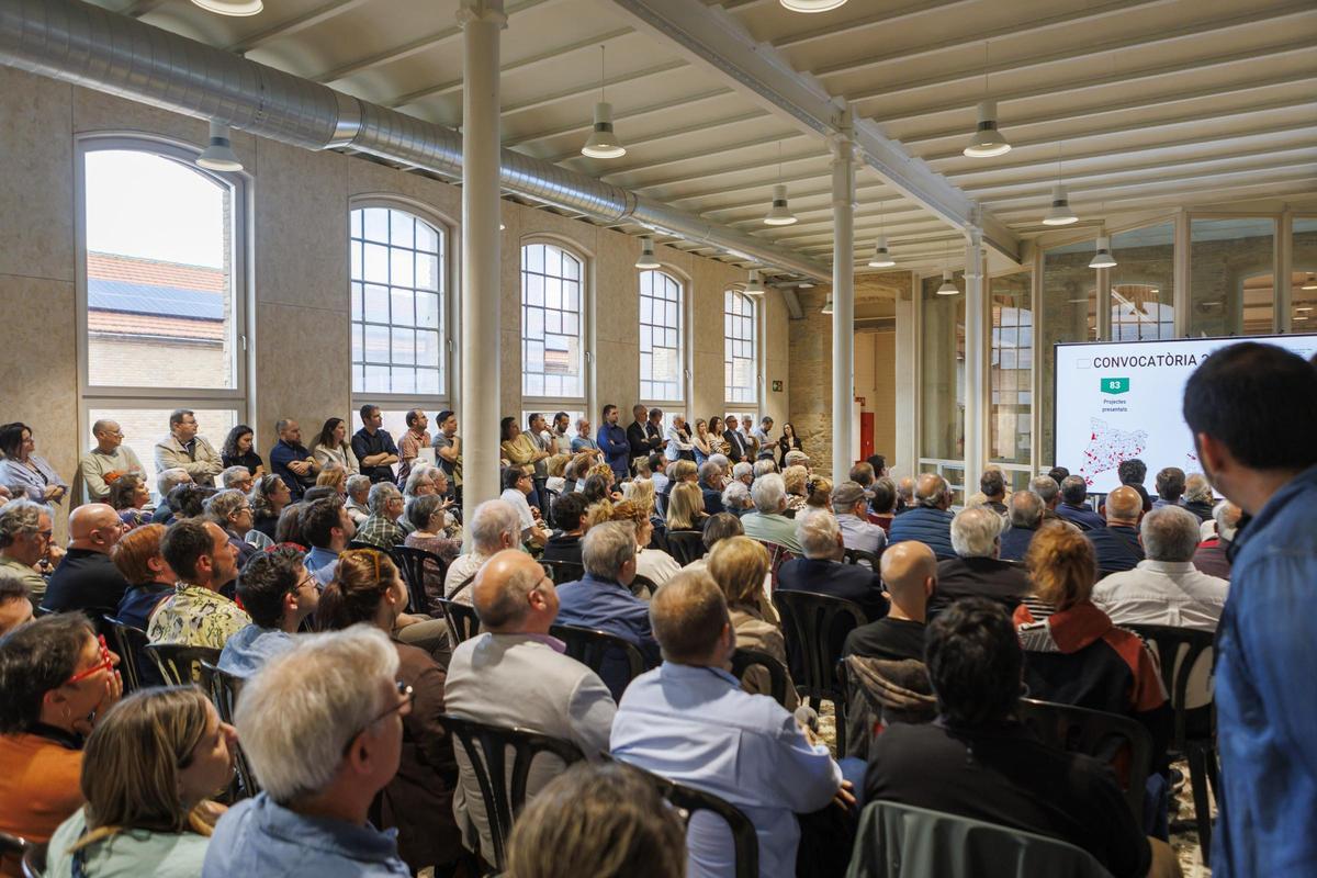 La sala habilitada per fer l'exposició ha quedat plena