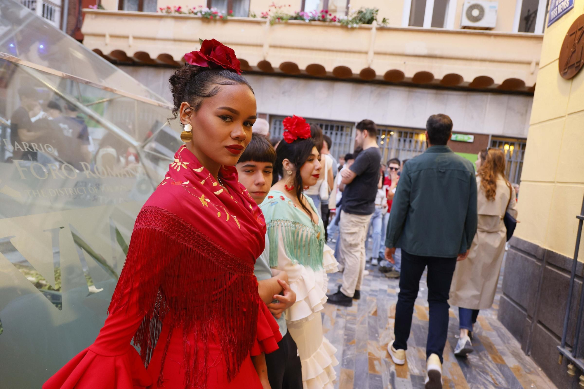 Ambiente durante el viernes por la tarde en las Cruces de Mayo de Cartagena