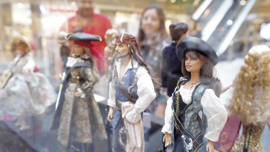 Barbie cumple 60 años engalanada de cine y alta costura en Madrid