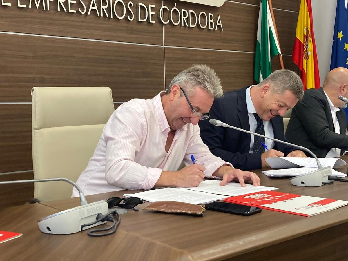 Acto de la firma del convenio del metal en Córdoba.