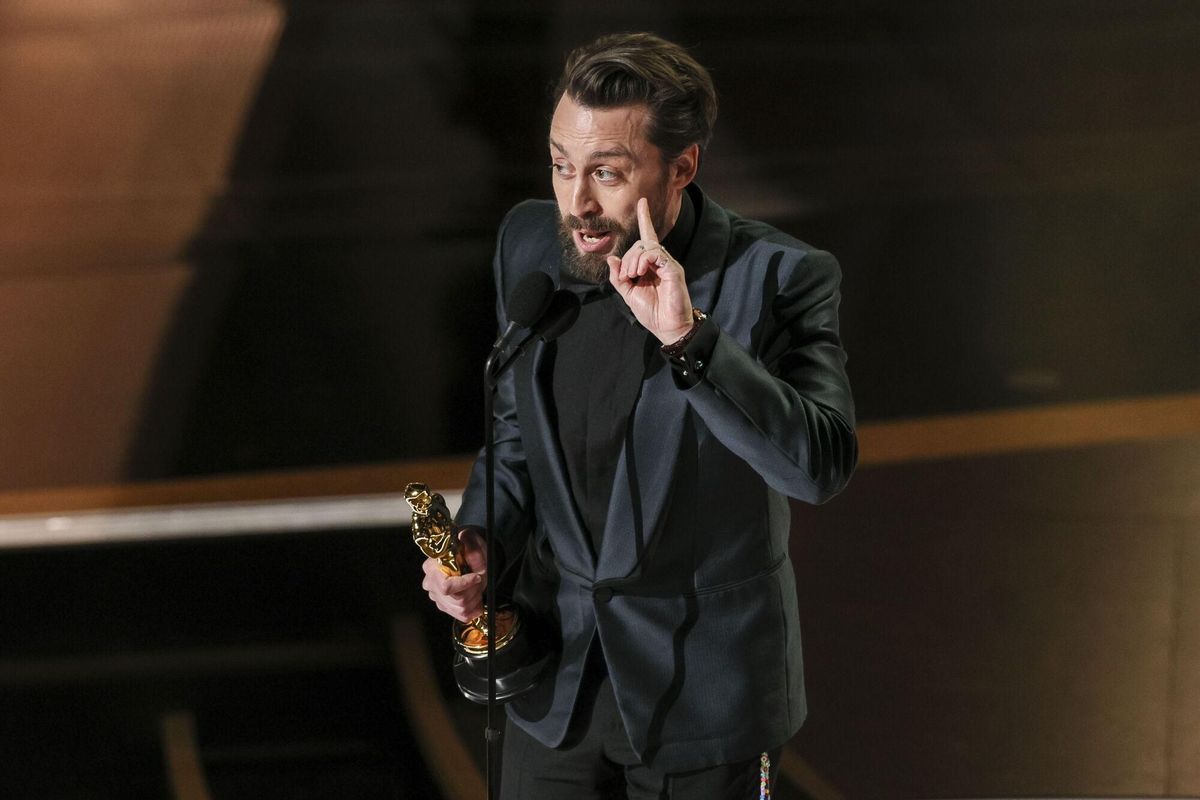 El actor estadounidense Kieran Culkin fue registrado este domingo, 2 de marzo, tras recibir el premio Óscar a mejor actor de reparto por su papel en la película A Real Pain, durante edición 97 de la gala, en el Teatro Dolby de Hollywood, en Los Ángeles (CA, EE.UU.). EFE/Allison Dinner. Se añaden fotos del día