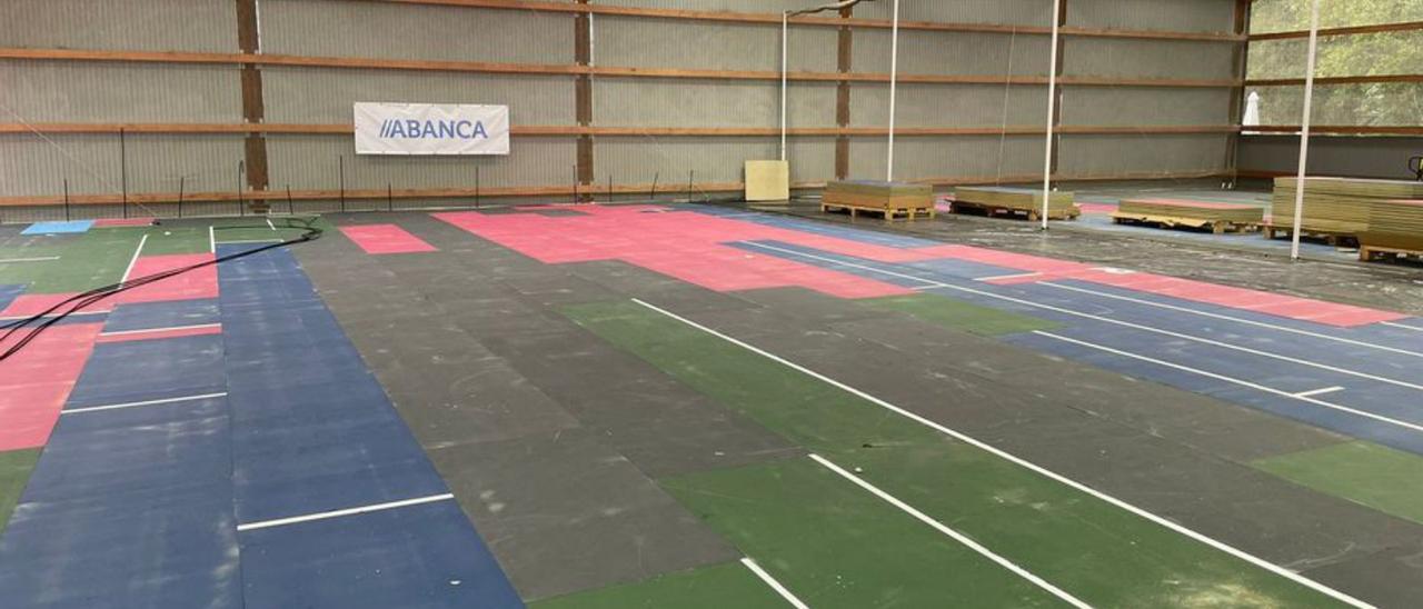 El Palacio se prepara para el Gijón Open de tenis con la instalación de las pistas