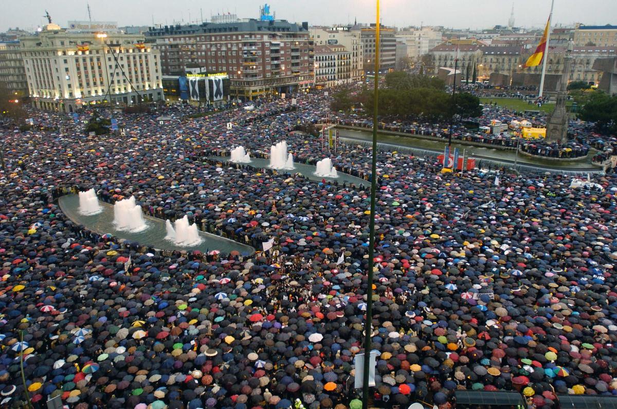 Multitudinaria manifestación en Madrid el 13 de Marzo de 2004 contra los atentados.