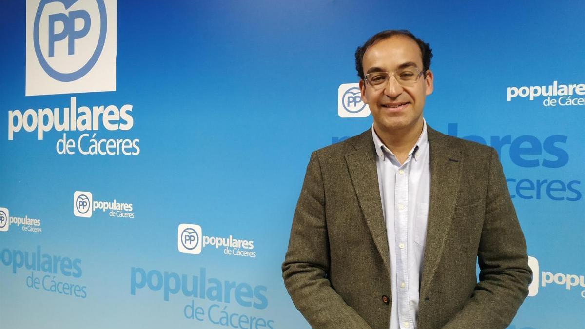 Rafael Mateos (PP) garantizará la inserción laboral a los mejores expedientes universitarios y de FP