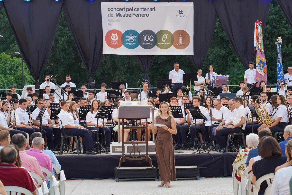 Así fue el histórico homenaje al maestro Ferrero con más de 300 músicos en Ontinyent Así fue el histórico homenaje al maestro Ferrero con más de 300 músicos en Ontinyent