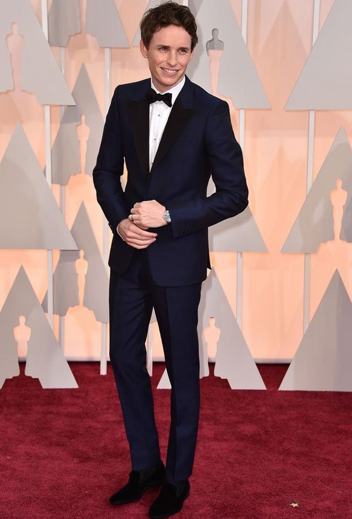 Eddie Redmayne en la alfombra roja de los Oscar 2015
