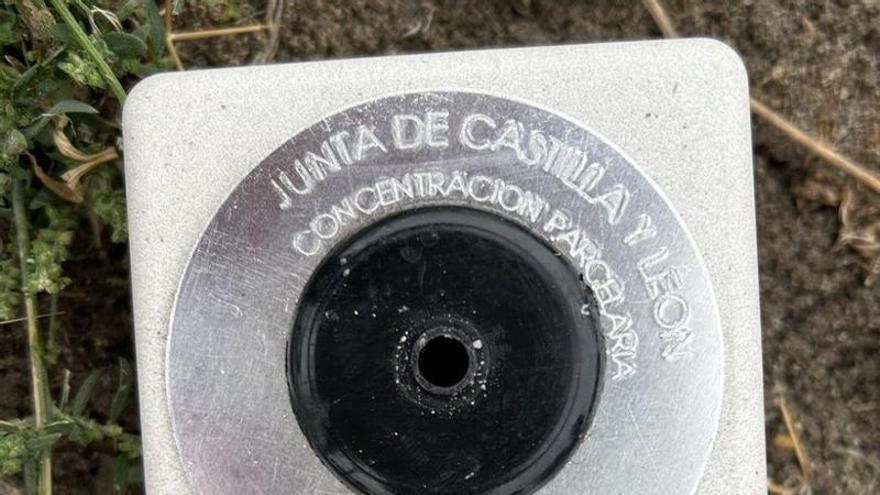 Zamora aparca los mojones de hormigón por hitos georreferenciados en sus concentraciones parcelarias
