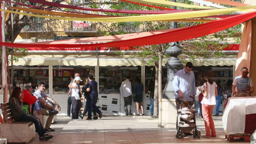 La Feria del Libro de Málaga se ha celebrado por segundo año consecutivo en la Merced.