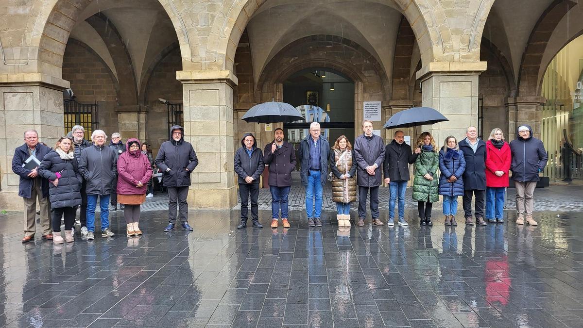 Minut de silenci a la Plaça Major de Manresa per les víctimes de l'accident ferroviari d'Adamuz