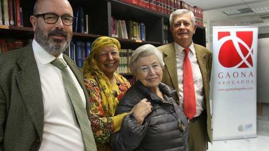 De izquierda a derecha, Alberto y María del Mar Peláez (hijos), María del Carmen Morales (viuda) y Miguel Á. Peláez (sobrino).