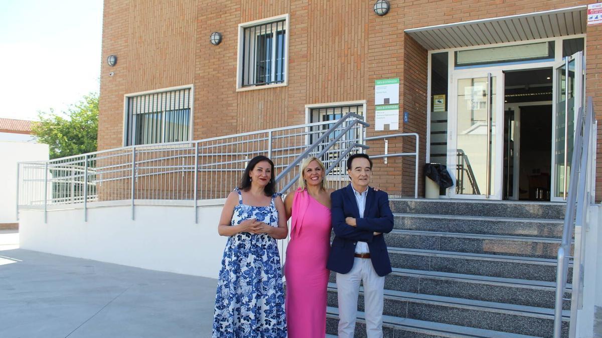 FOTOGALERÍA | La consejera Elena Manzano visita el edifico de Servicios Fiscales de Badajoz tras las obras de accesibilidad
