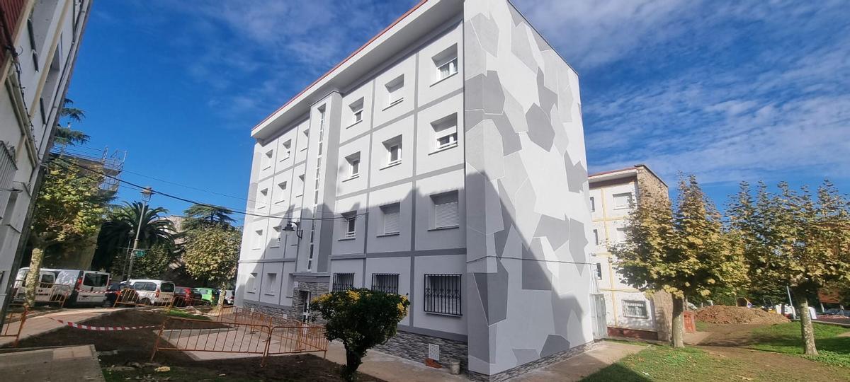 Imágen de la fachada rehabilitada por Adersa