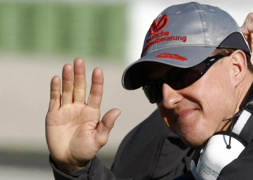 Michael Schumacher saluda.