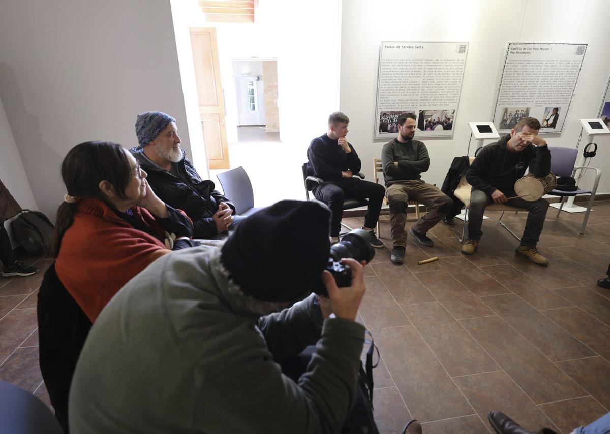 ‘Cantada’ tradicional en el Far de ses Coves Blanques | FOTOS: JUAN A. RIERA