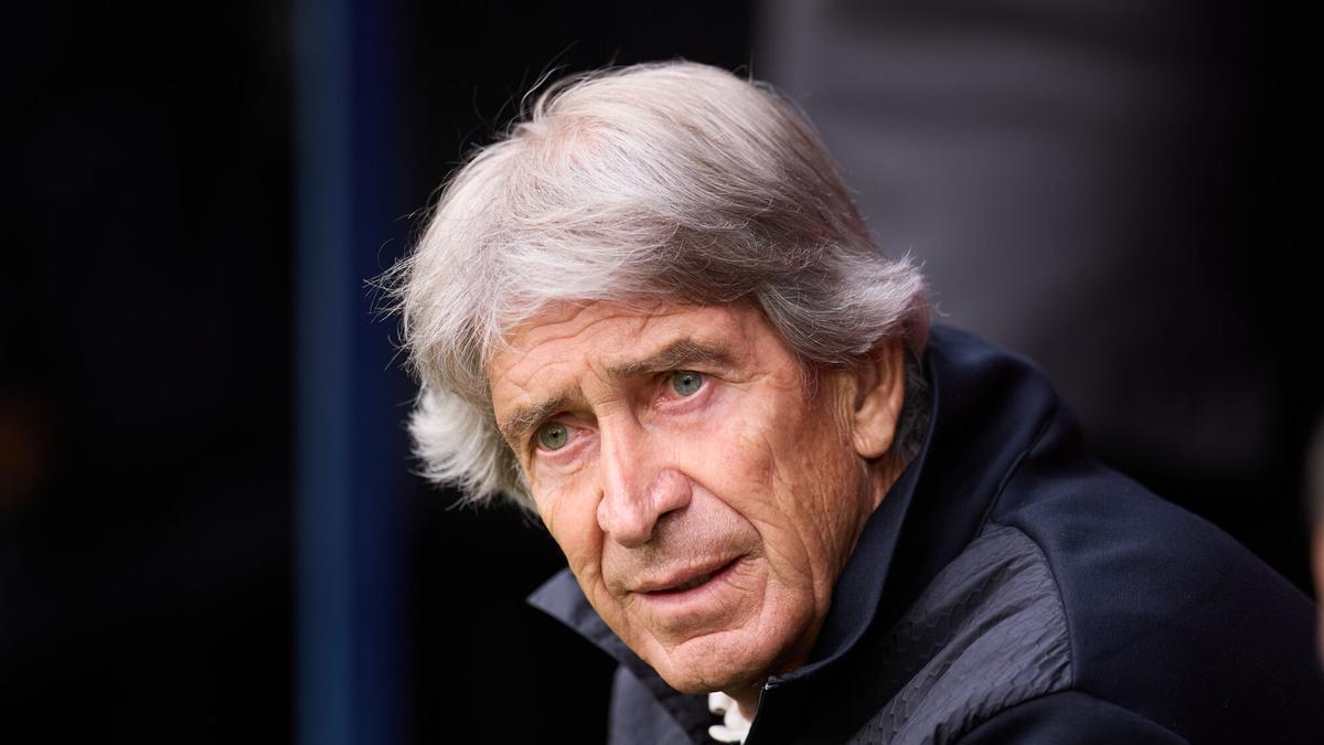 Manuel Pellegrini, durante el Osasuna-Betis en El Sadar