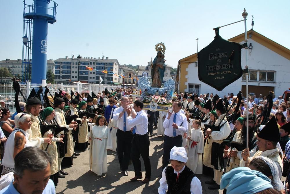 Procesión de la Virgen de la Barca en Navia