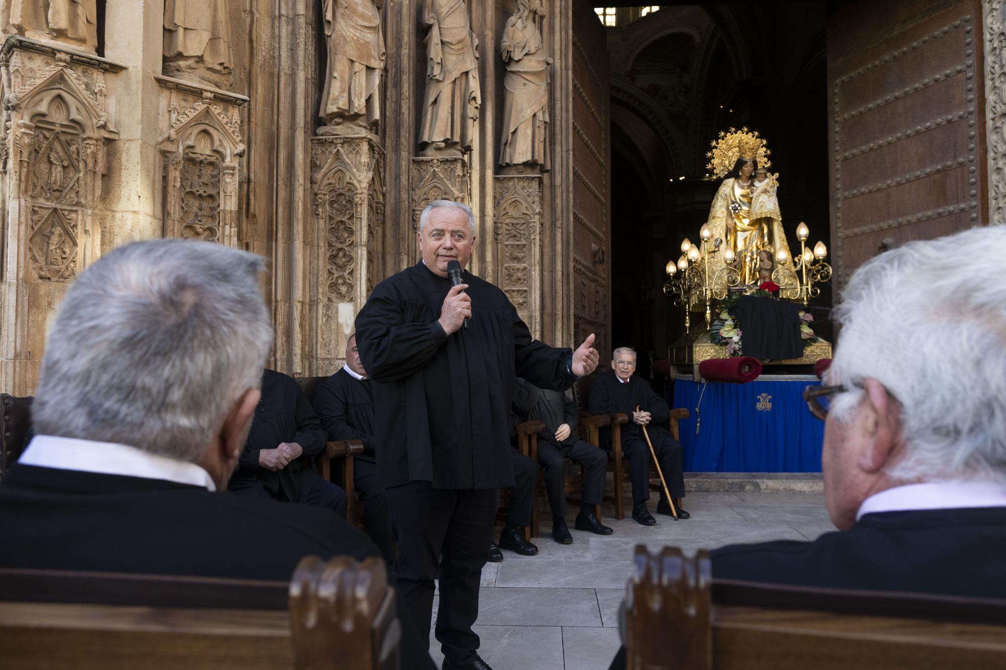 La Virgen de los Desamparados asiste al Tribunal de las Aguas