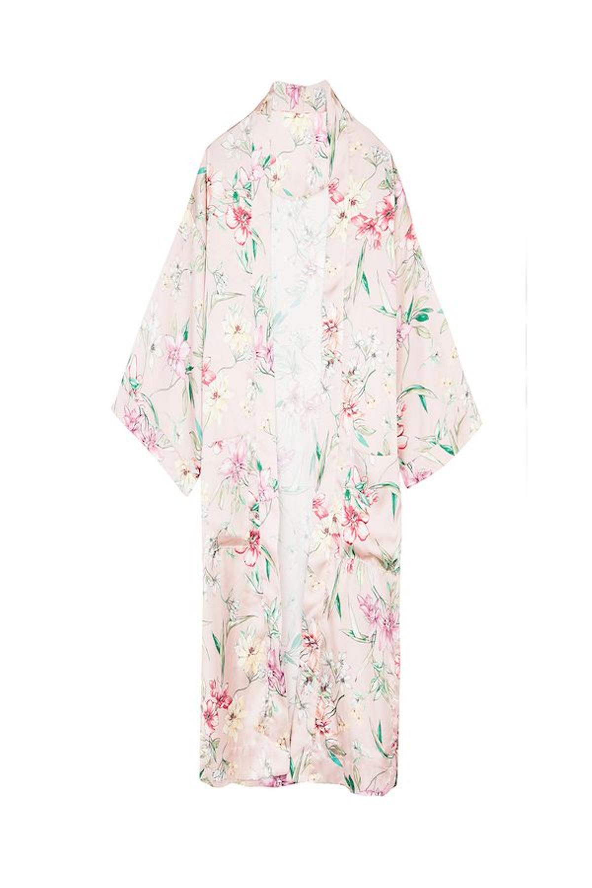 Kimono batín, de Bershka, 19,99 euros