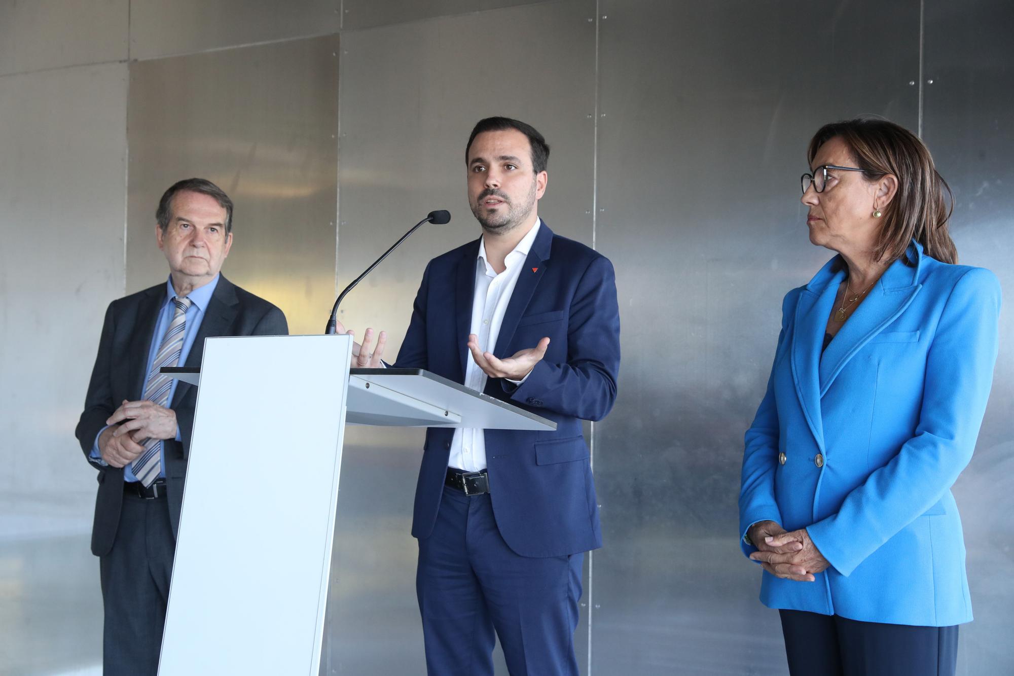 El ministro Alberto Garzón visita el Laboratorio Nacional de Biotoxinas Marinas de Vigo