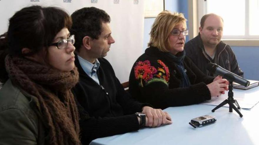 Anabel Gulías, Xosé Magariños, Tareixa Paz y Matías Rodríguez, ayer, en A Estrada.  // Bernabé/Cris M.V.